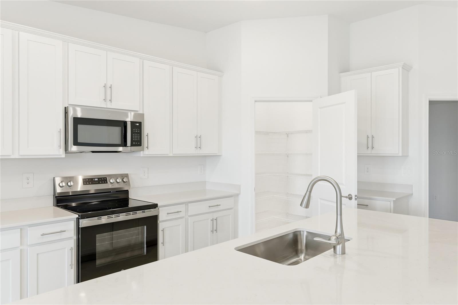 CALUSA COUNTRY CLUB - Residential Lease