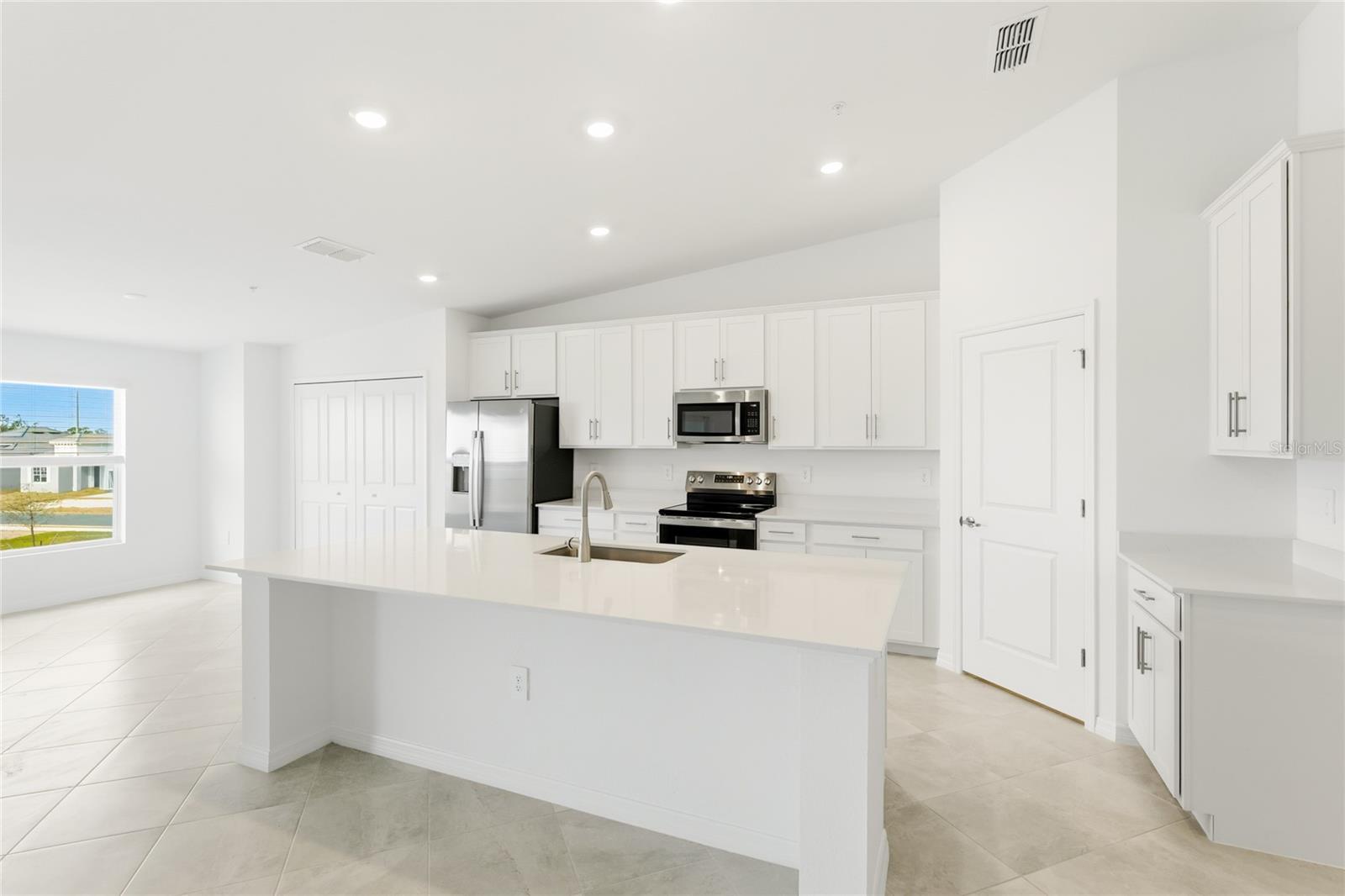 CALUSA COUNTRY CLUB - Residential Lease