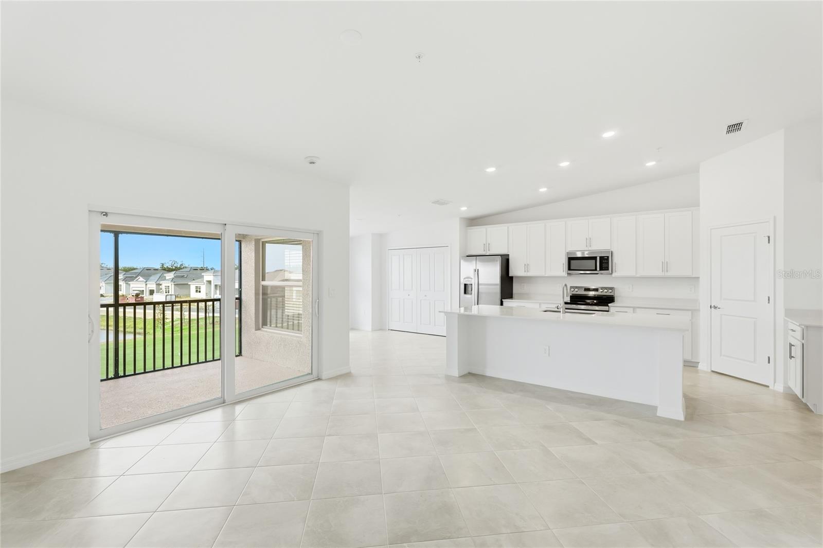 CALUSA COUNTRY CLUB - Residential Lease