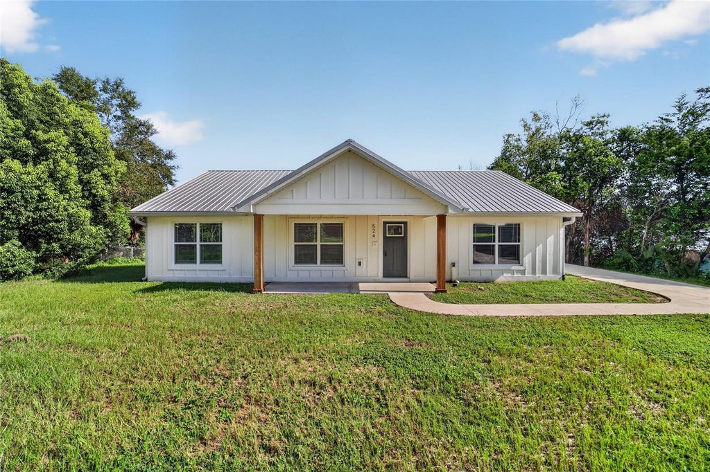 Photo of 524 NW 1st Avenue, Williston, FL 32696 (MLS # OM732884)