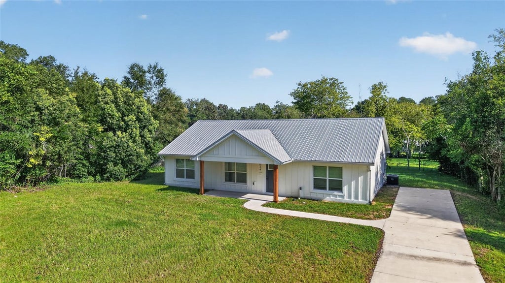 Photo of 524 NW 1st Avenue, Williston, FL 32696 (MLS # OM732884)