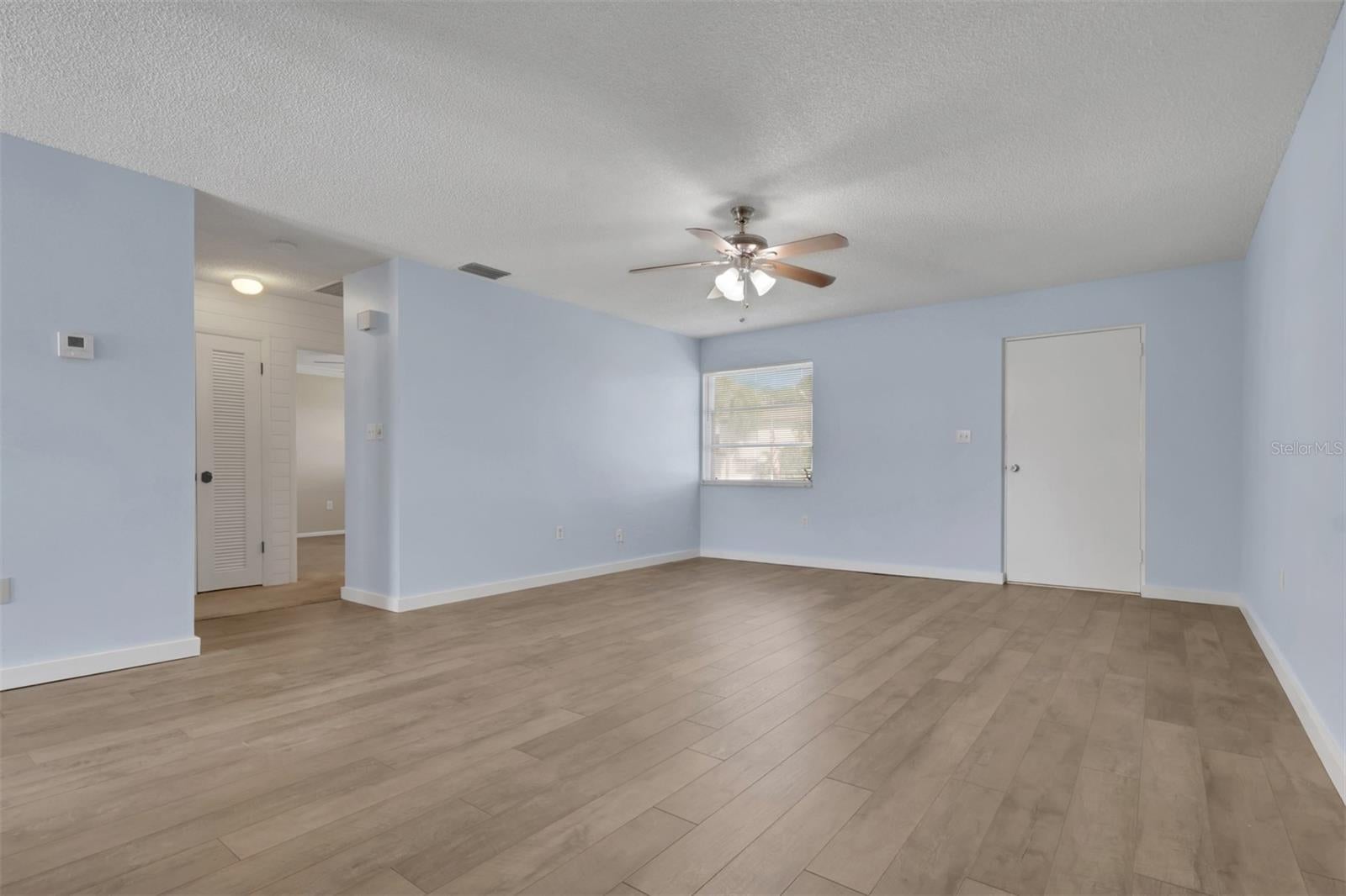 180 CYPRESS WAY E C218