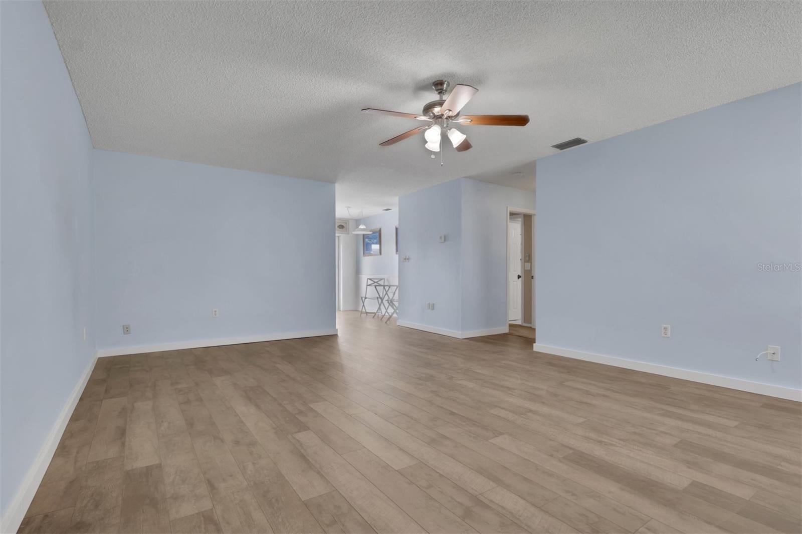 180 CYPRESS WAY E C218