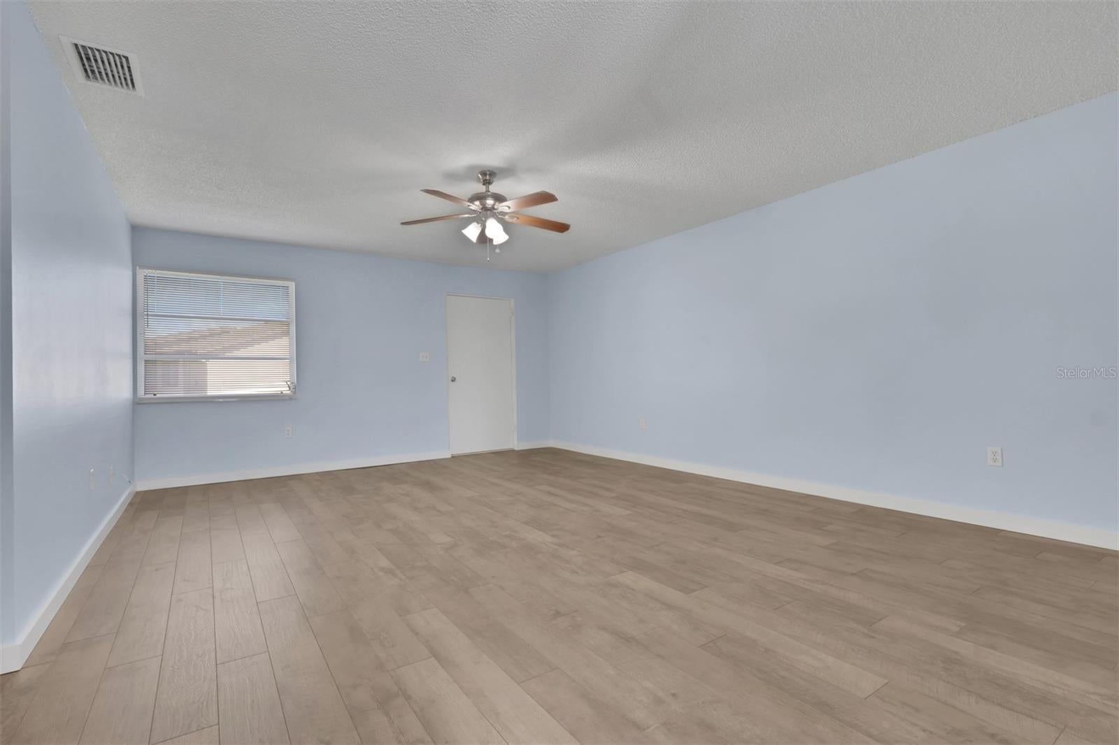 180 CYPRESS WAY E C218