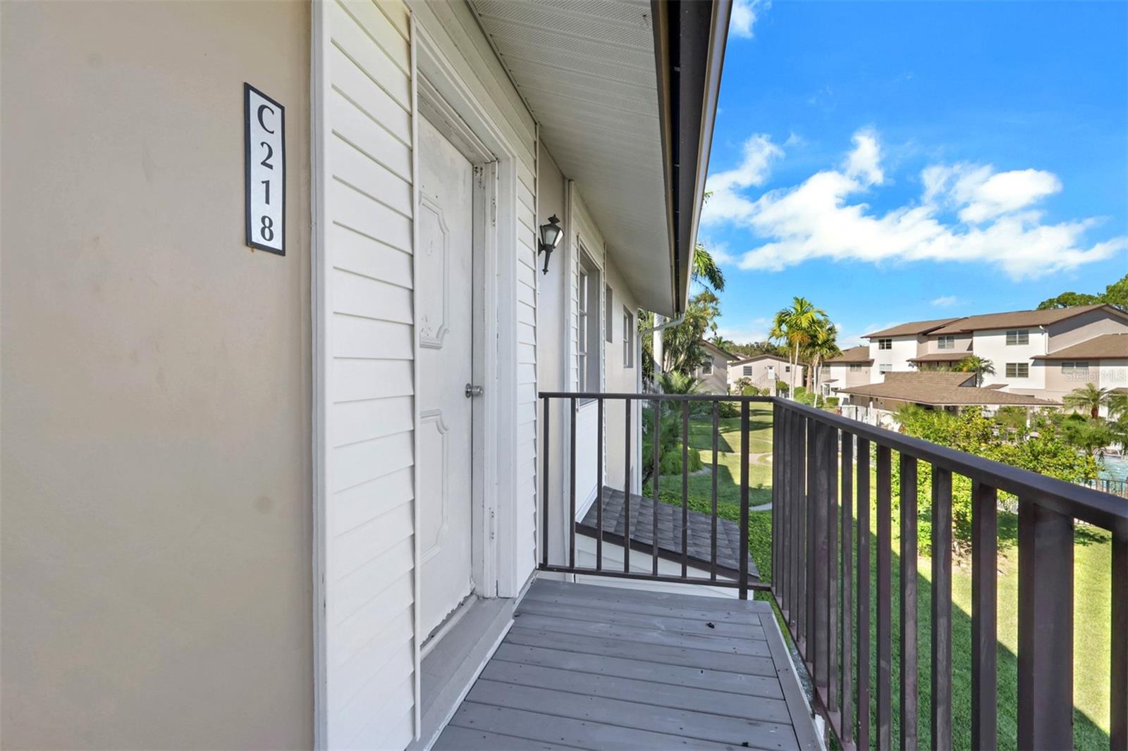180 CYPRESS WAY E C218
