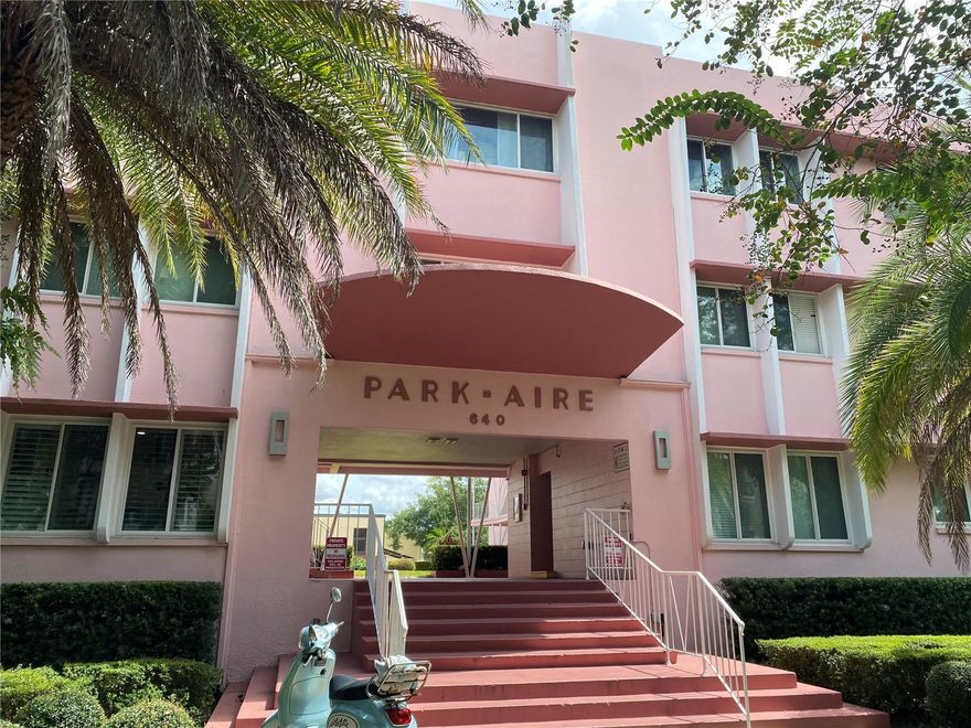 Great downtown winter park Location overlooking pool, renovated in 2024 , on year lease no smoking no pets service animals OK