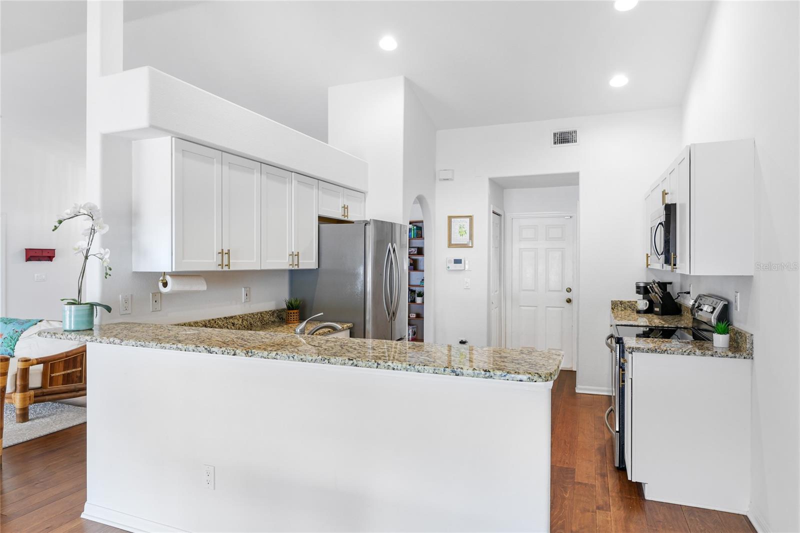 GROVE POINTE - Residential