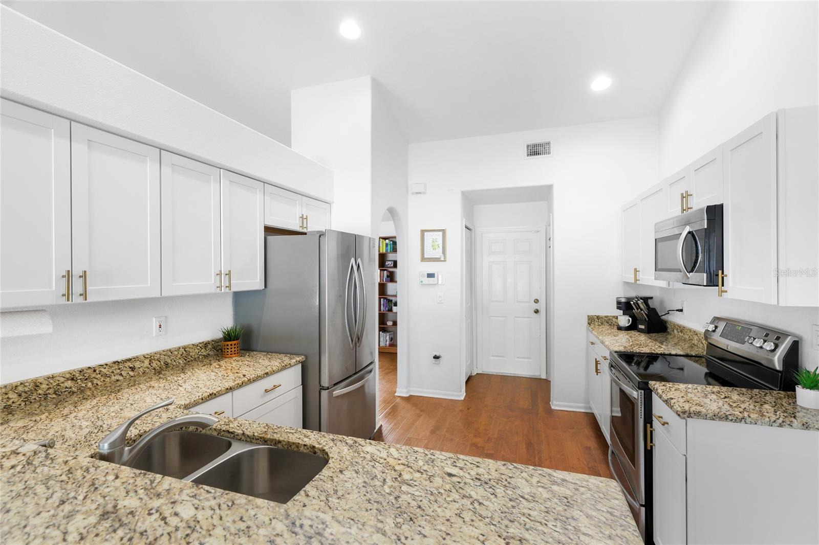 GROVE POINTE - Residential