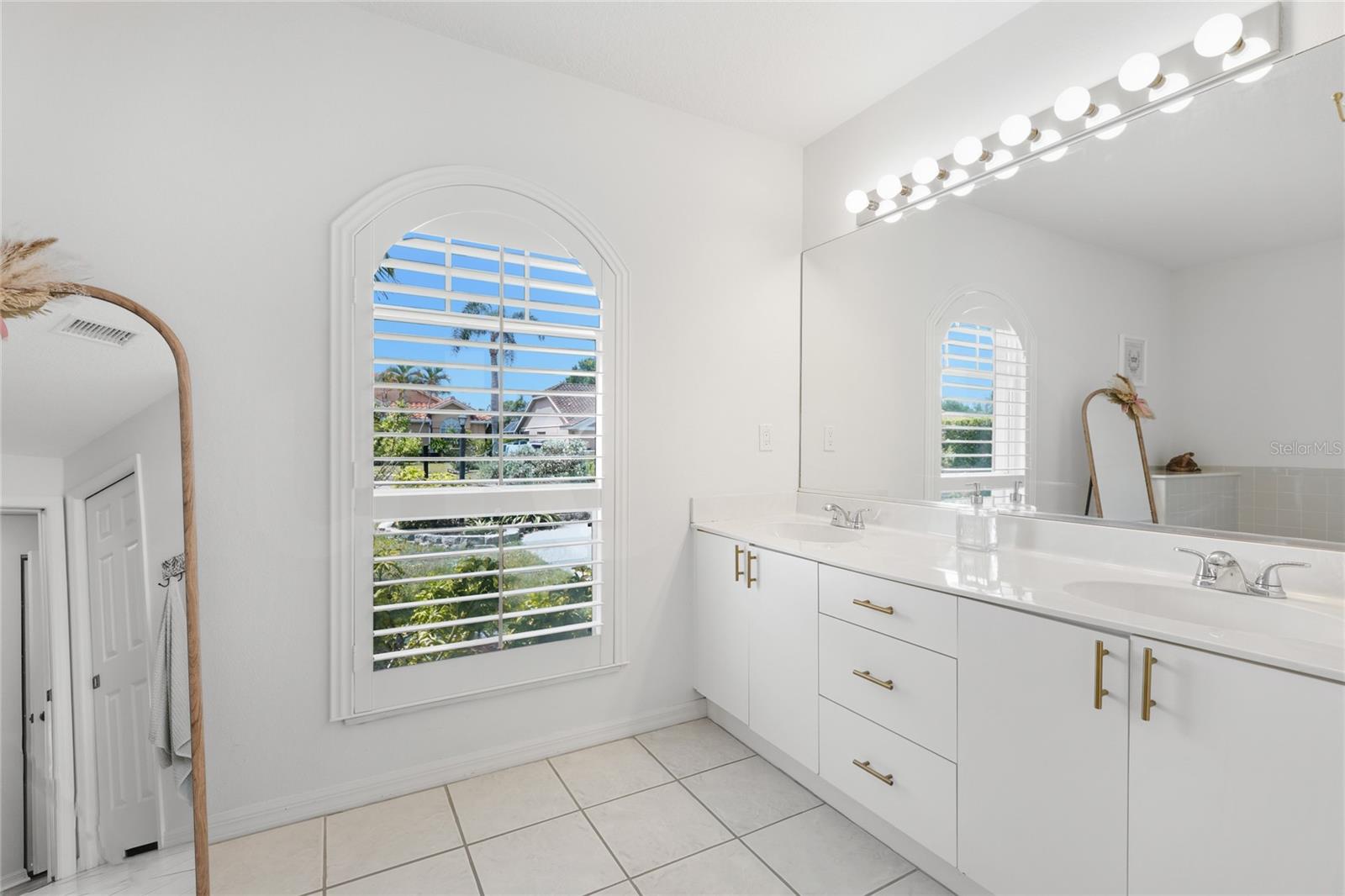 GROVE POINTE - Residential
