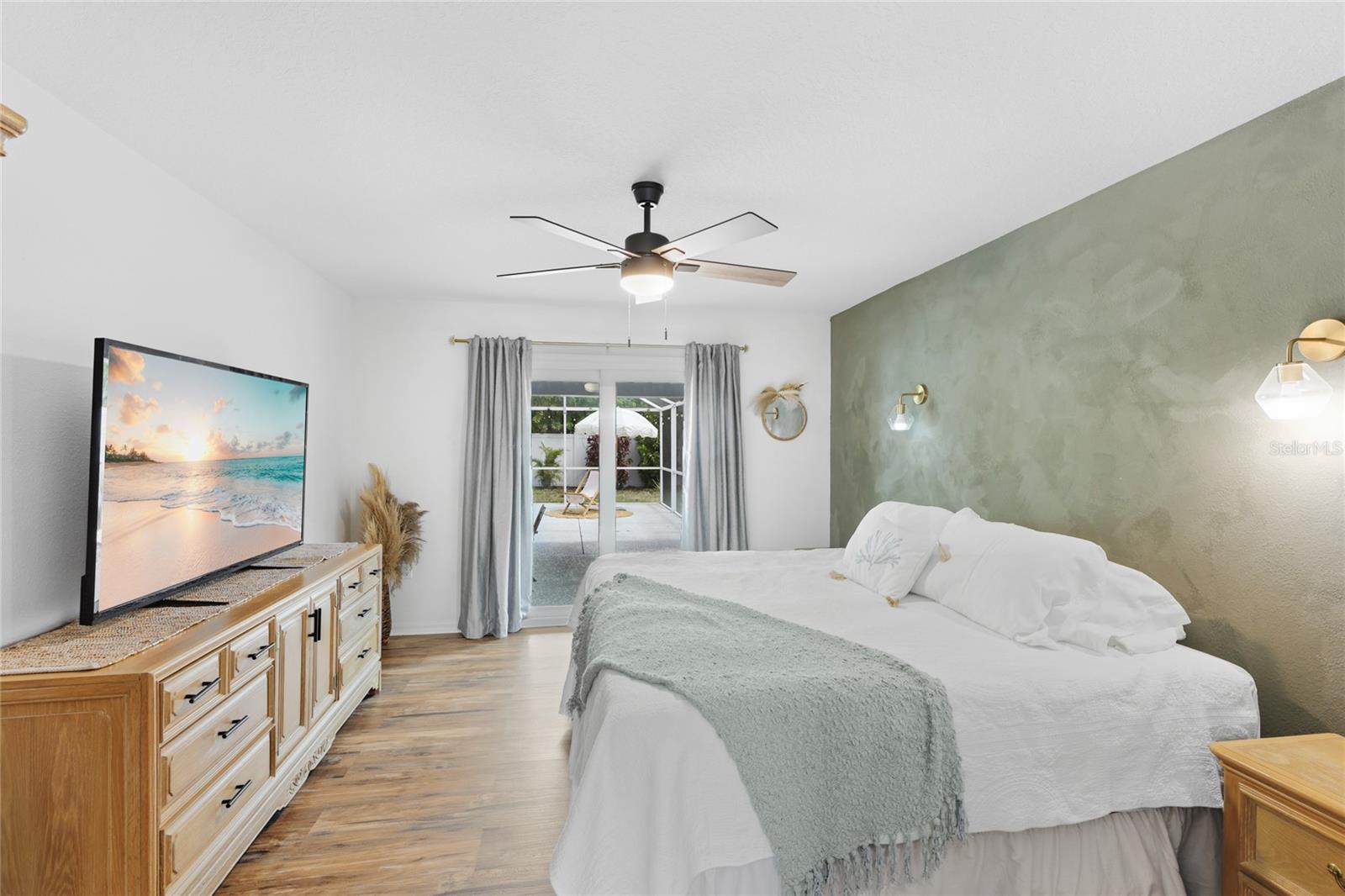 GROVE POINTE - Residential