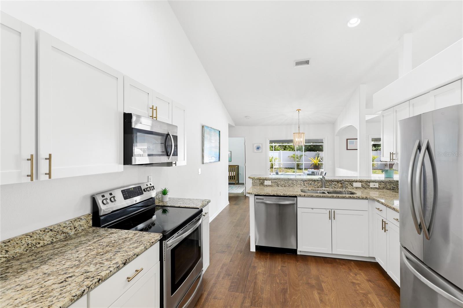 GROVE POINTE - Residential