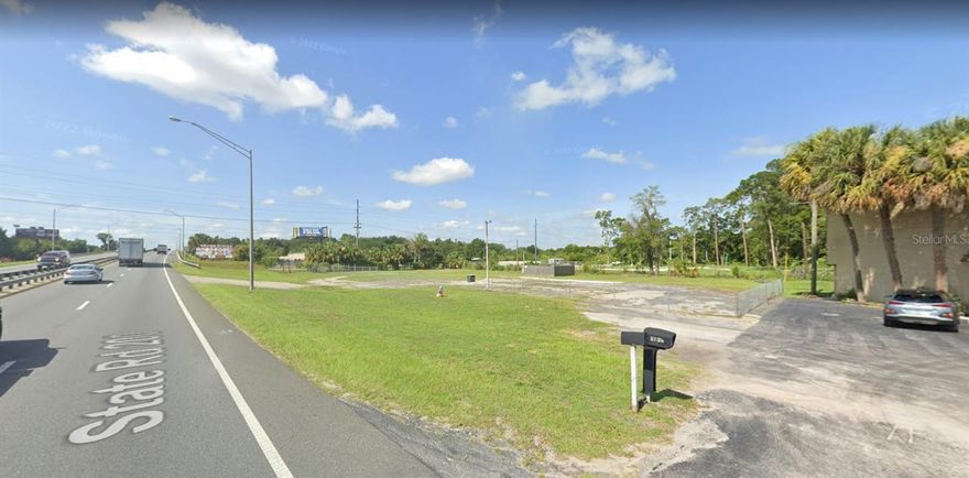 Commercial 0.72 Acre Vacant lot for sale on busy US Hwy 441/302/27 N Pine Avenue in gateway to the City of Ocala.  Zoned B-4 Business perfect for most retail business uses.