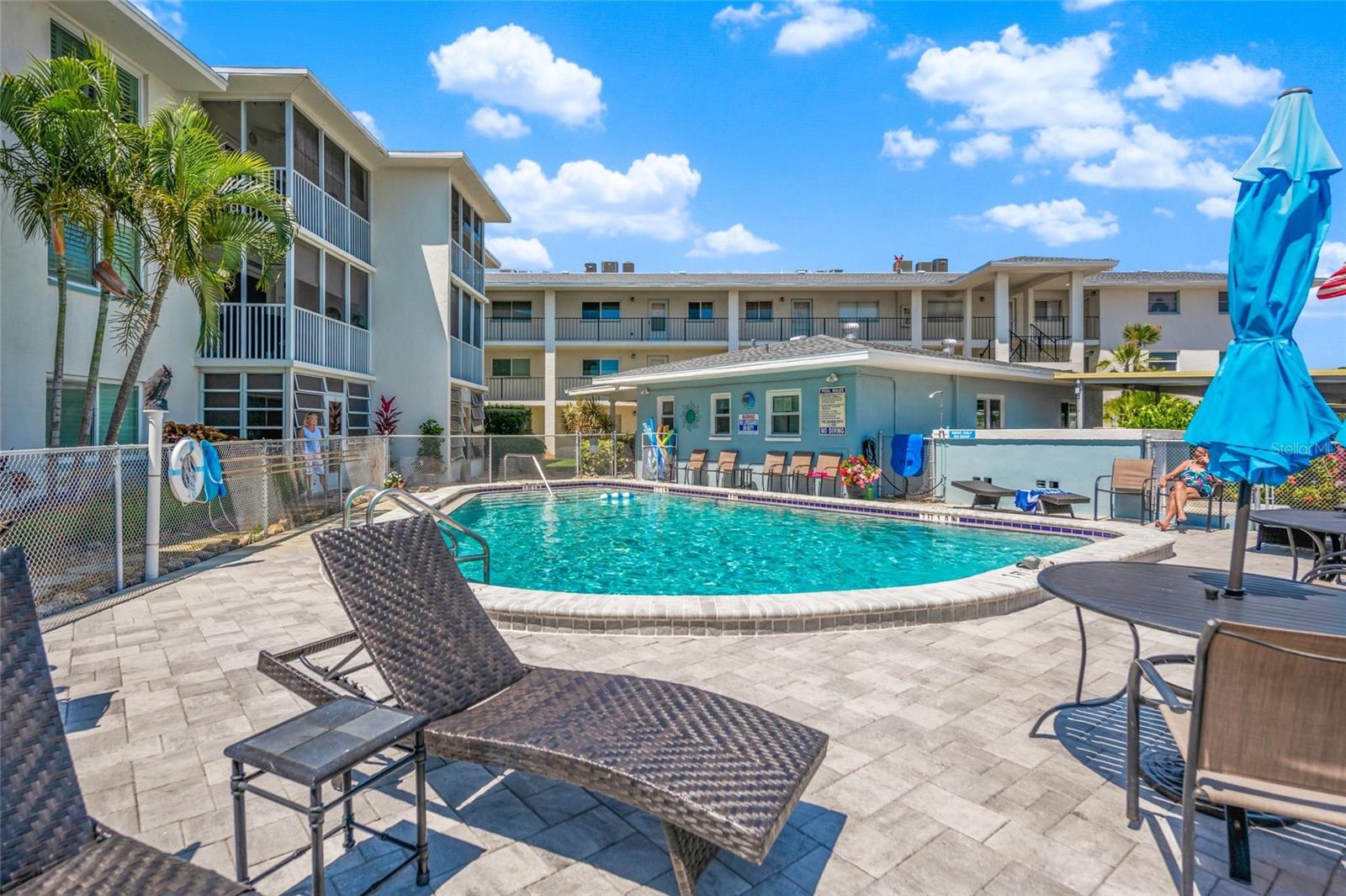 HOLIDAY APTS - Residential Lease