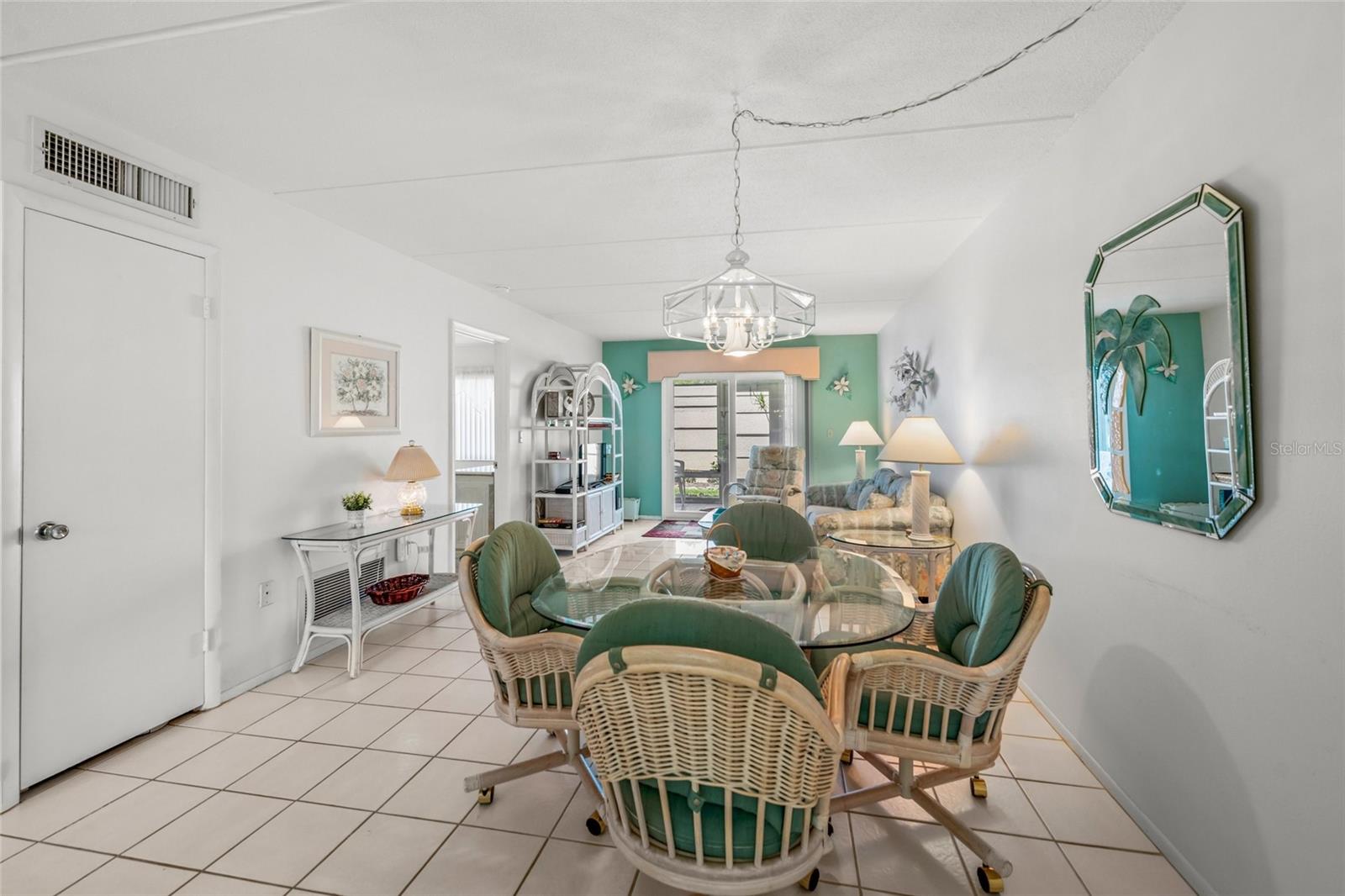 HOLIDAY APTS - Residential Lease