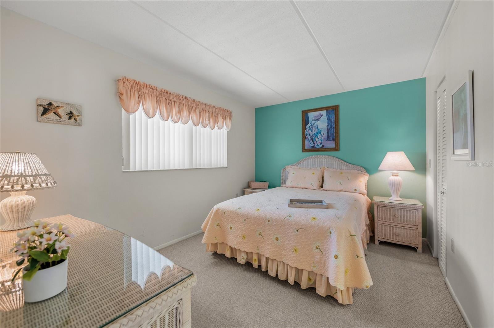 HOLIDAY APTS - Residential Lease