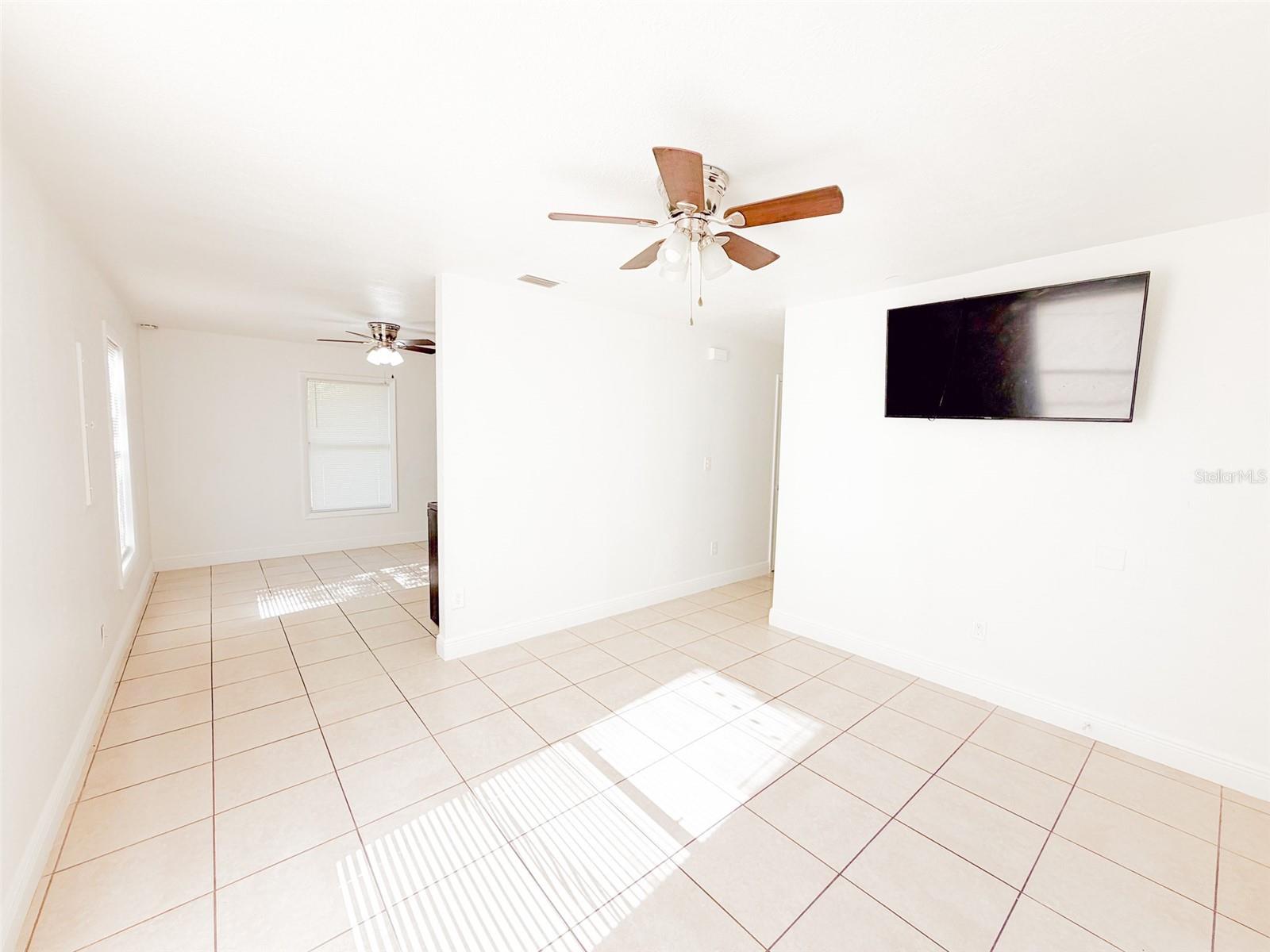 407 W BELLA VISTA STREET