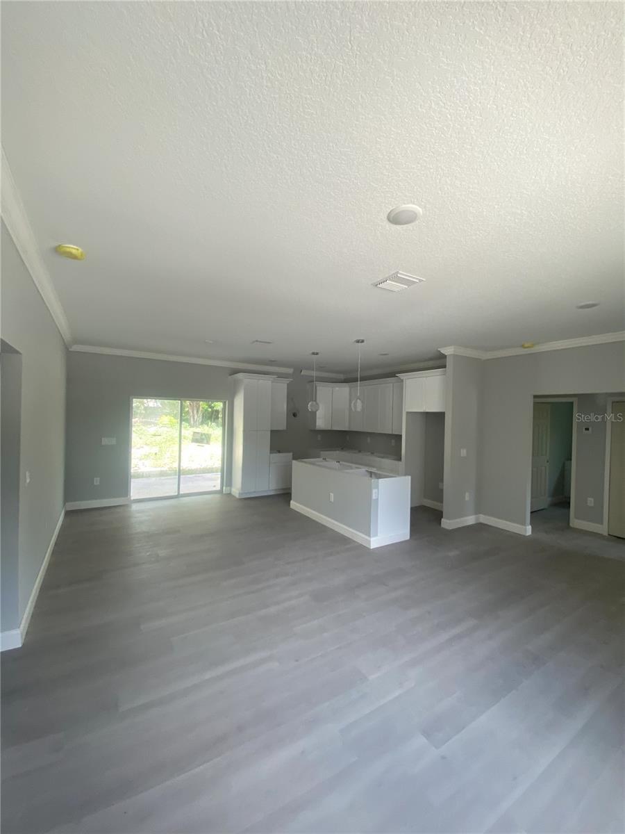 221 W EUCLID AVENUE