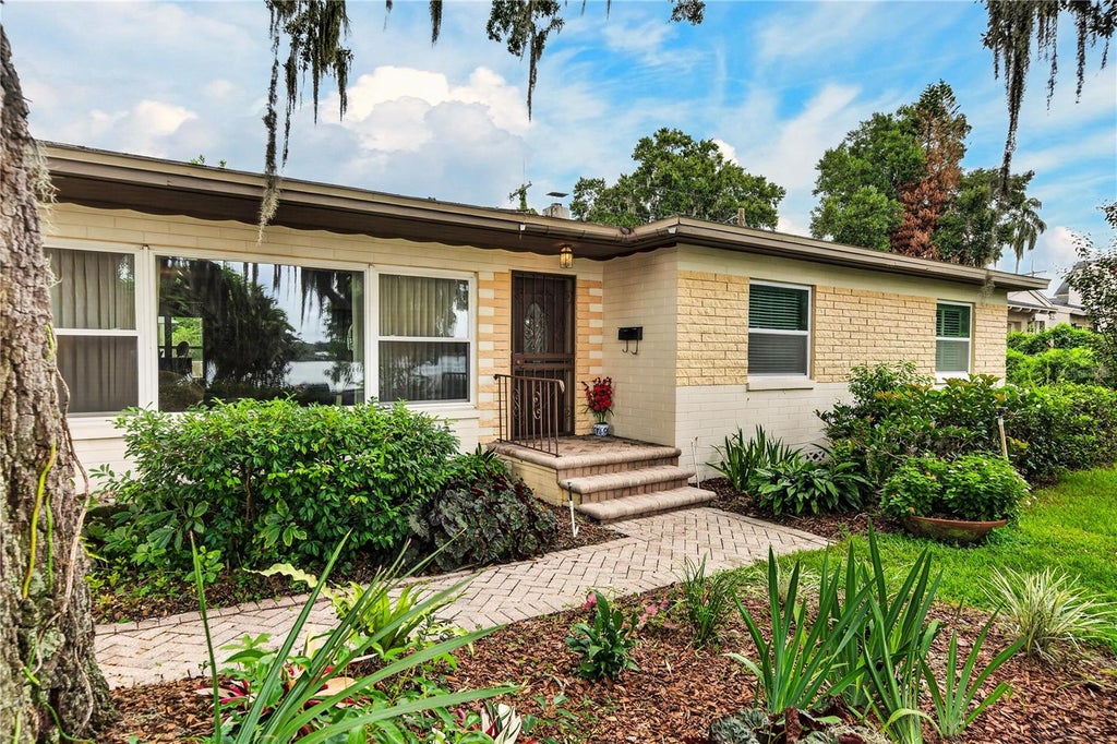 Photo of 1205 Dorchester Street, Orlando, FL 32803 (MLS # O6434000)