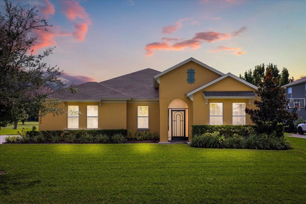 Photo of 30302 Island Club Drive, Tavares, FL 32778 (MLS # G5101843)