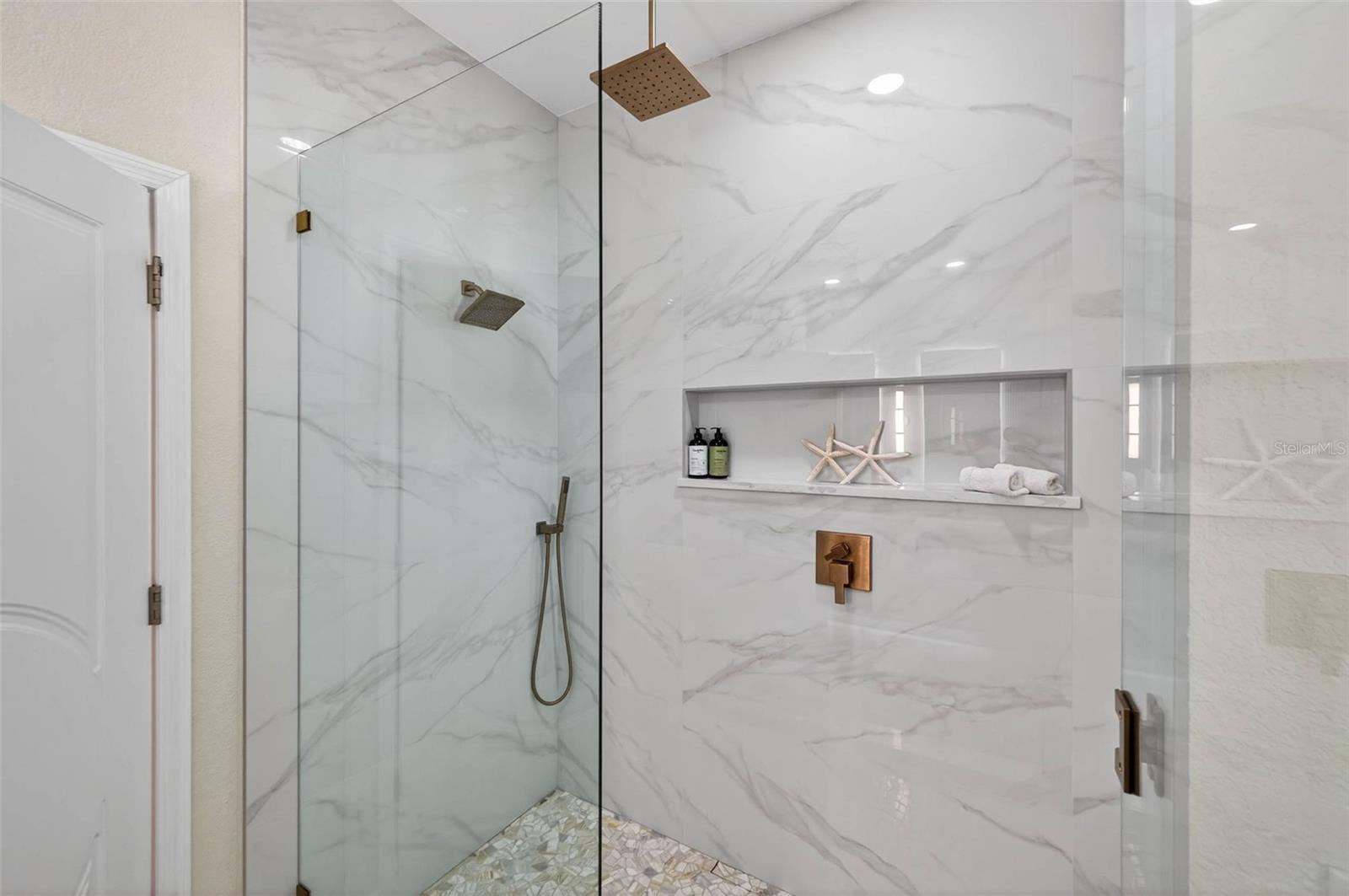 GATEHOUSE WOODS - Residential