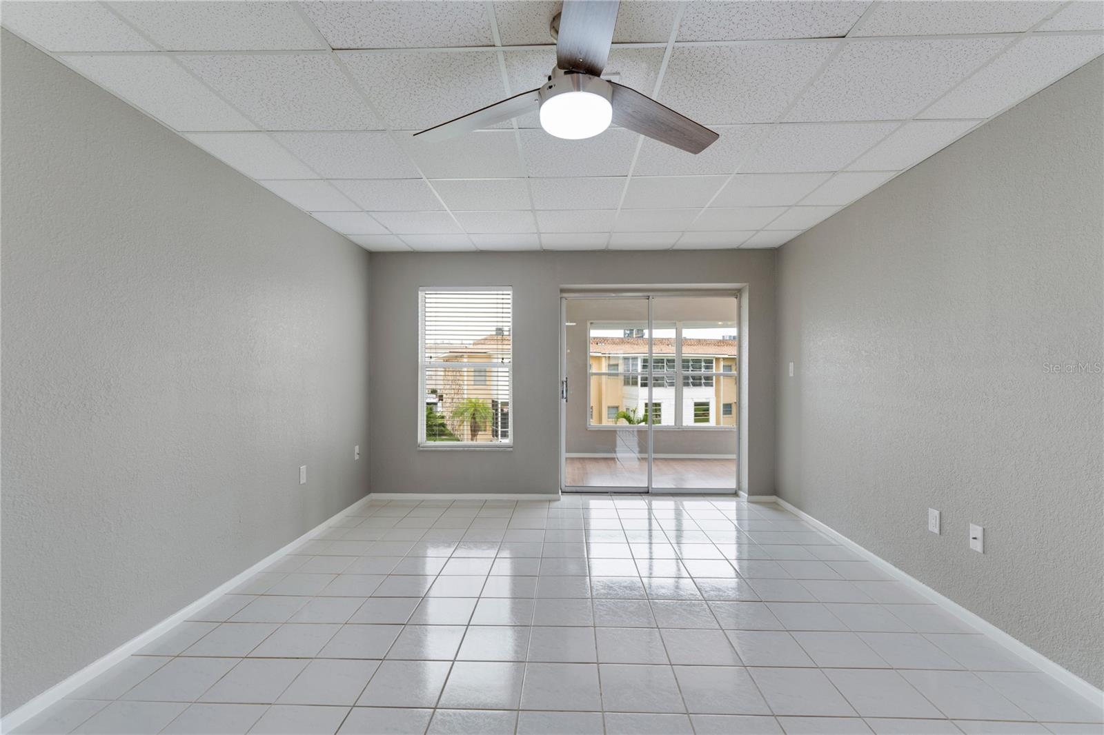 PLAZA VIEW APTS UN 01 - Residential