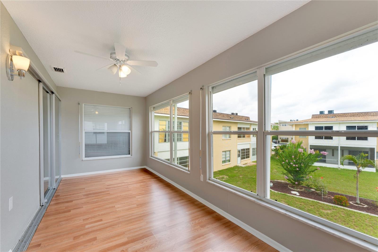 PLAZA VIEW APTS UN 01 - Residential