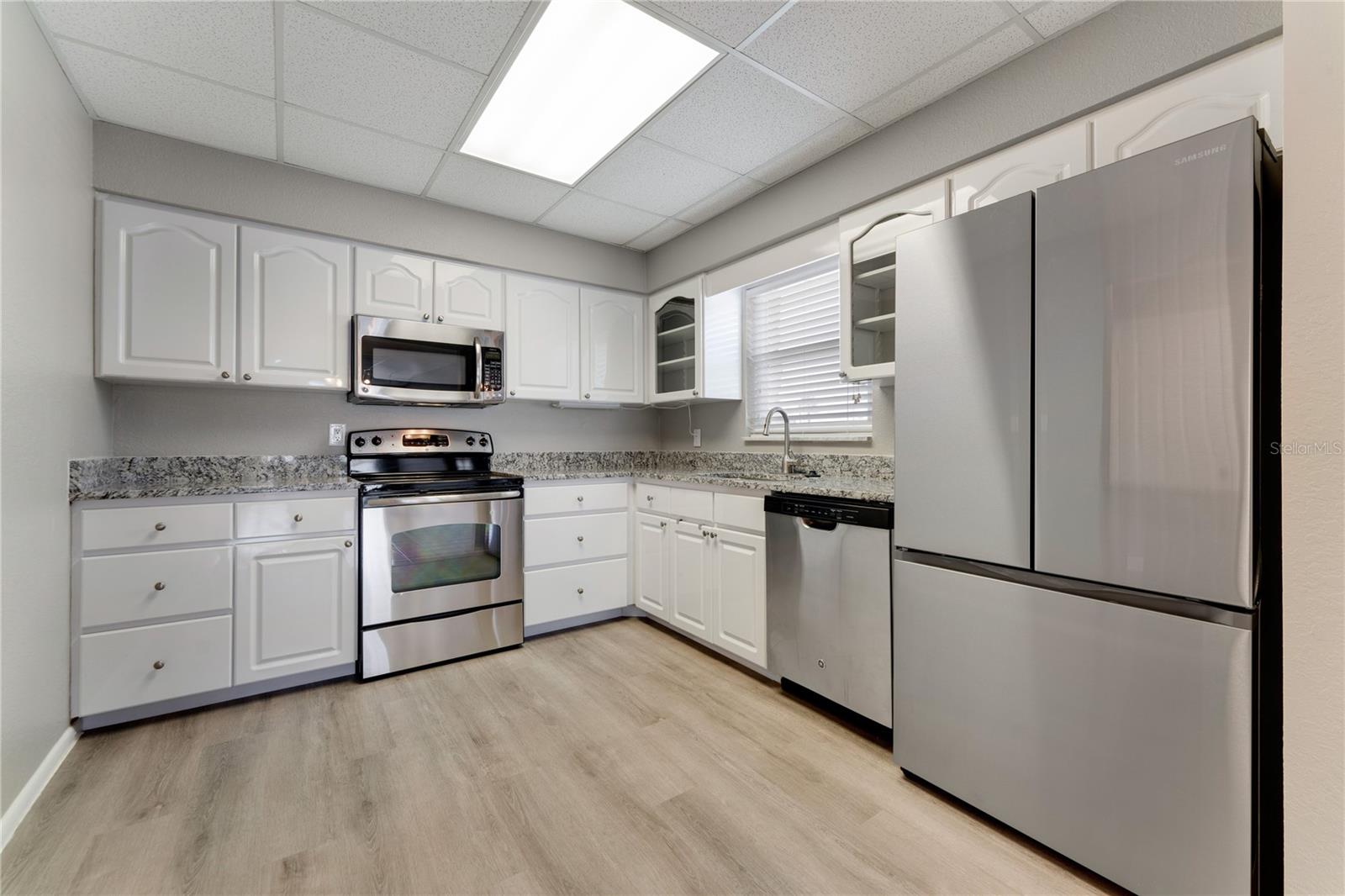 PLAZA VIEW APTS UN 01 - Residential