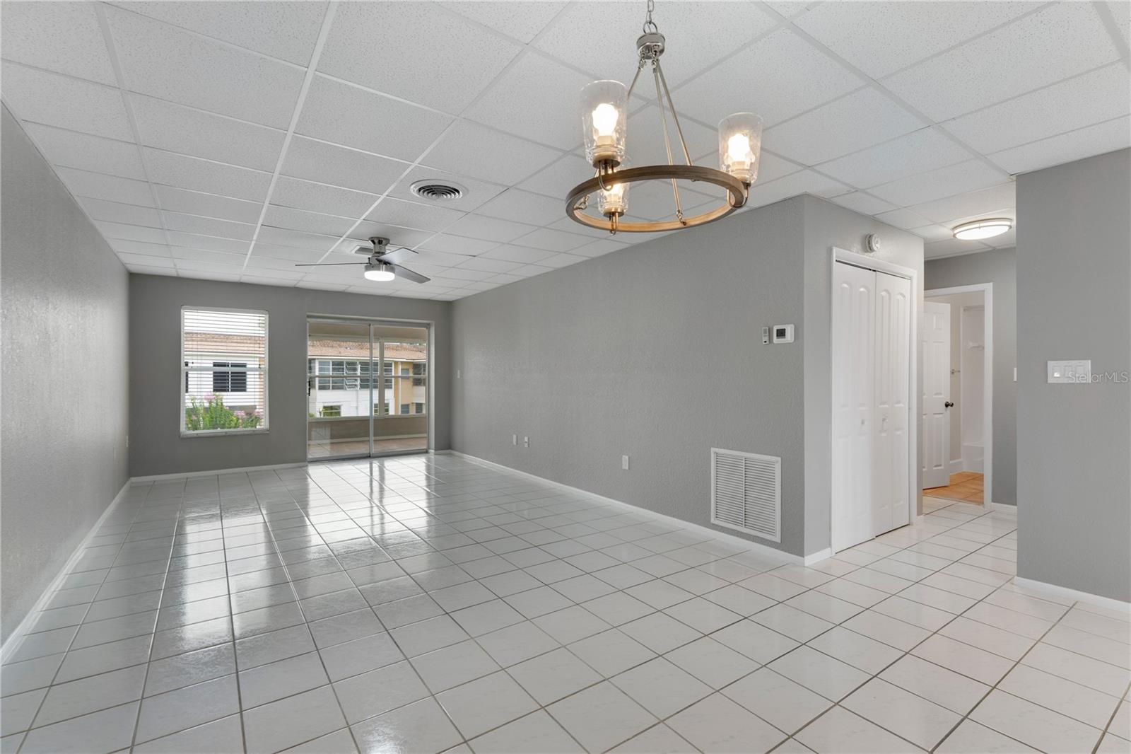 PLAZA VIEW APTS UN 01 - Residential