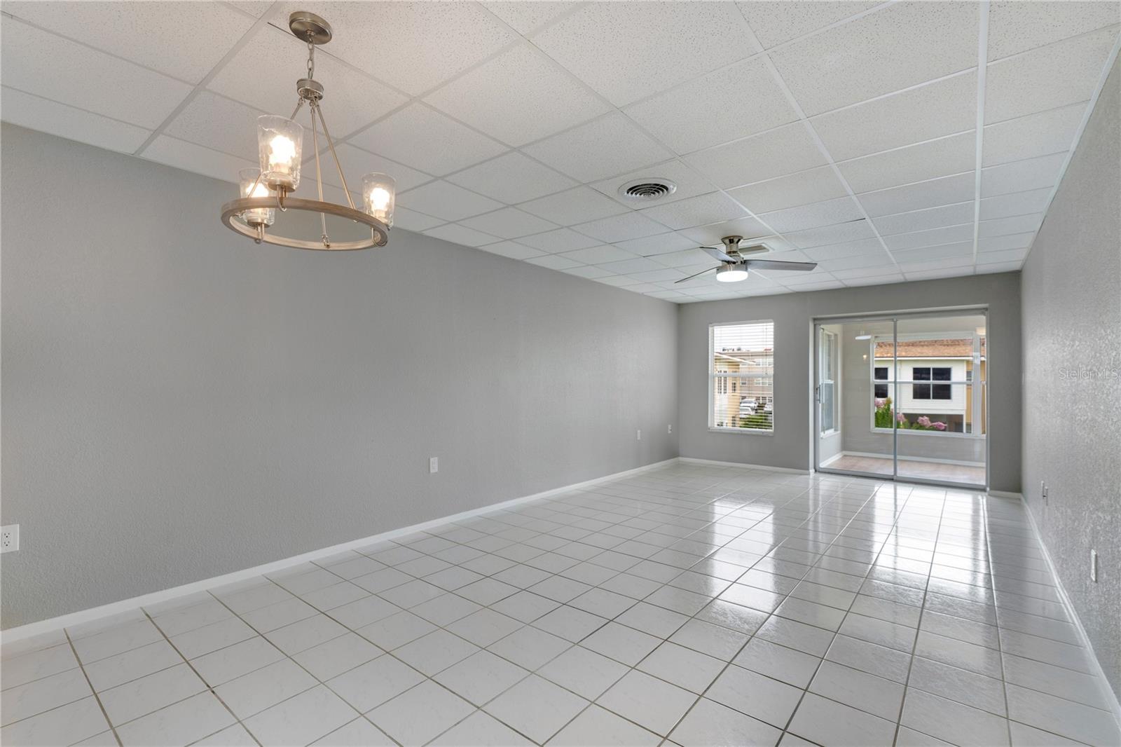 PLAZA VIEW APTS UN 01 - Residential