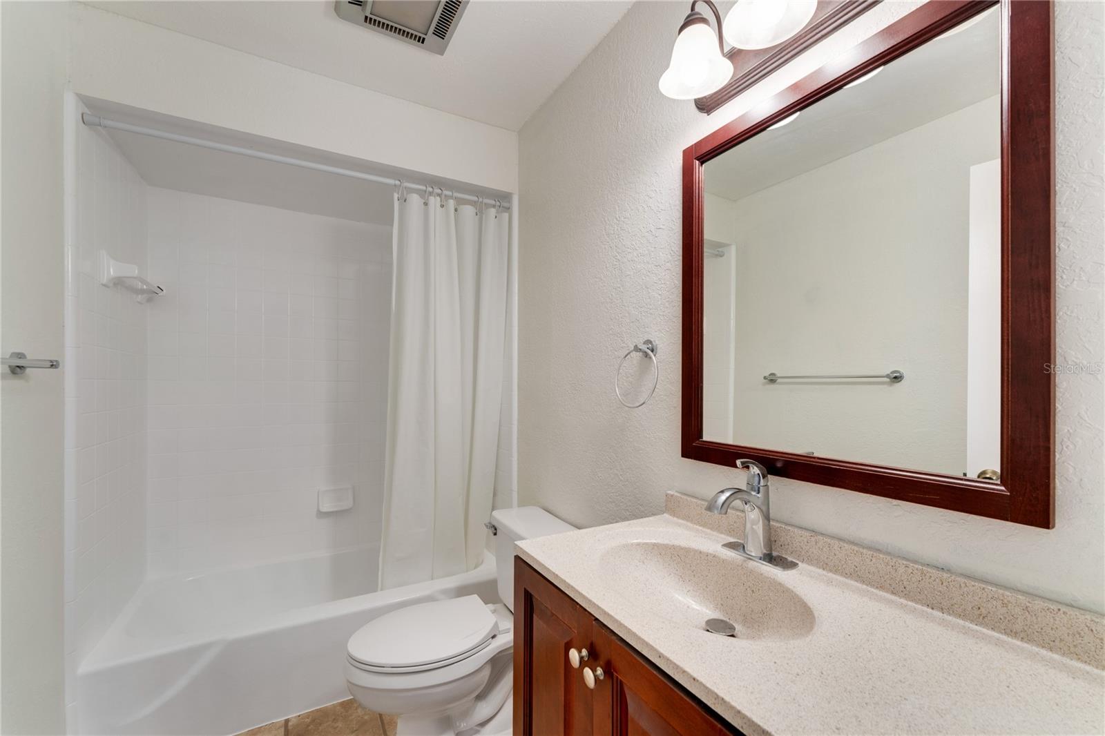 PLAZA VIEW APTS UN 01 - Residential