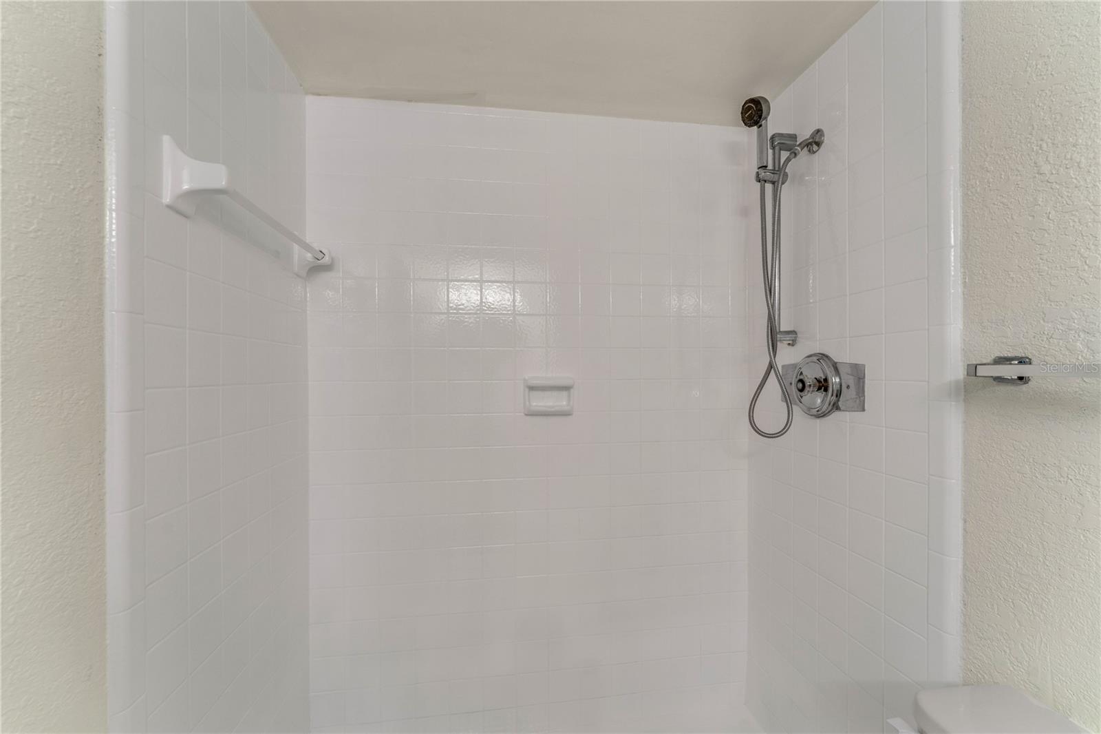 PLAZA VIEW APTS UN 01 - Residential