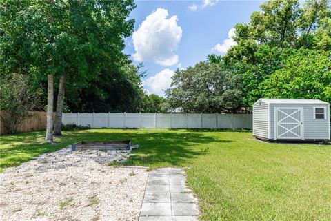 A home in DEBARY