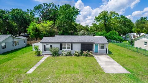 A home in DEBARY