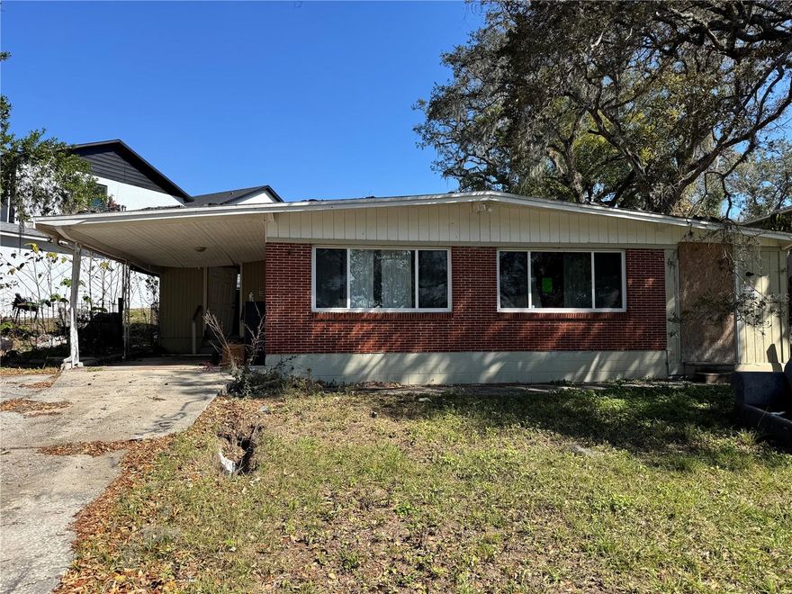 **CALLING ALL INVESTORS** Great opportunity, large oversized lot, ideal layout, limitless potential! Access and frontal view to Hillsborough River. Sold AS IS, Make your appointment today!!