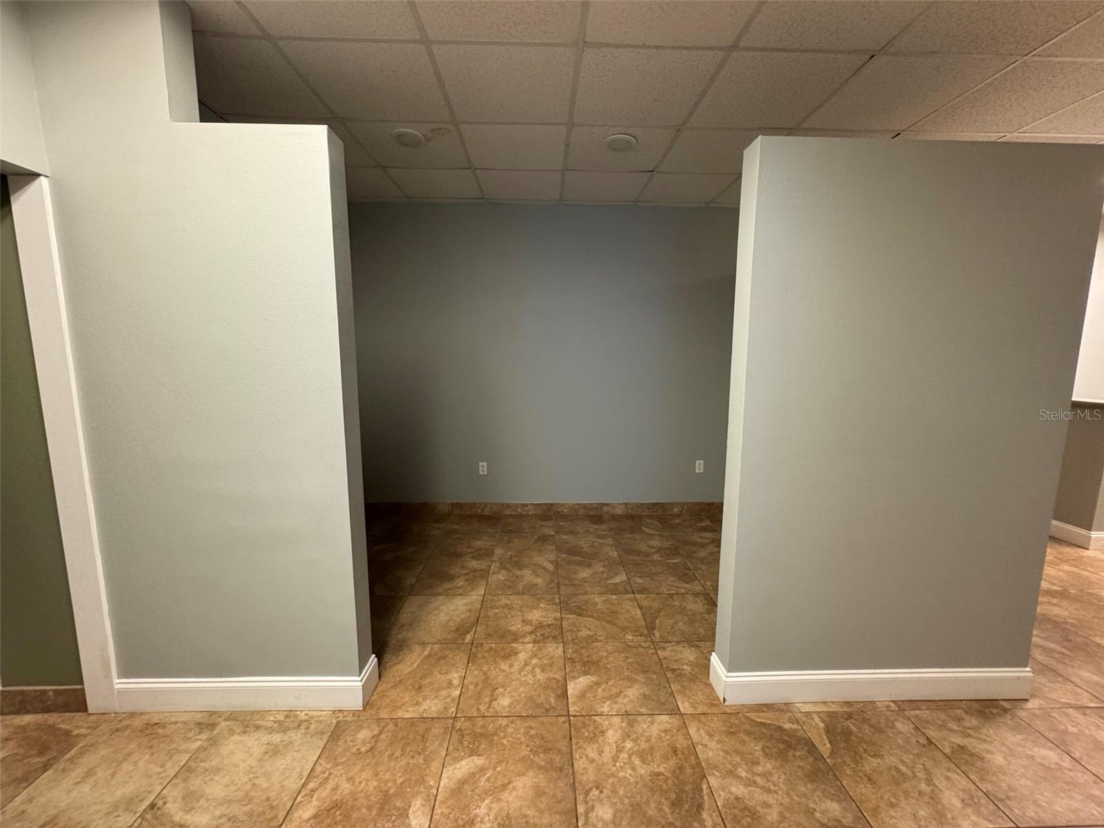 BELLEAIR MANOR UN 3 - Commercial Lease