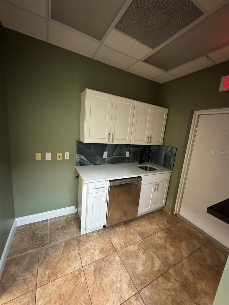 BELLEAIR MANOR UN 3 - Commercial Lease