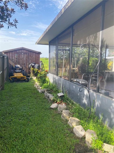 A home in LAKE WALES