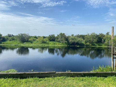 A home in LAKE WALES