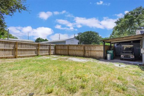 Tiny photo for 300 N Dixie Avenue, Fruitland Park, FL 34731 (MLS # G5100161)