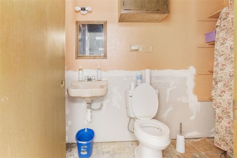 Tiny photo for 300 N Dixie Avenue, Fruitland Park, FL 34731 (MLS # G5100161)