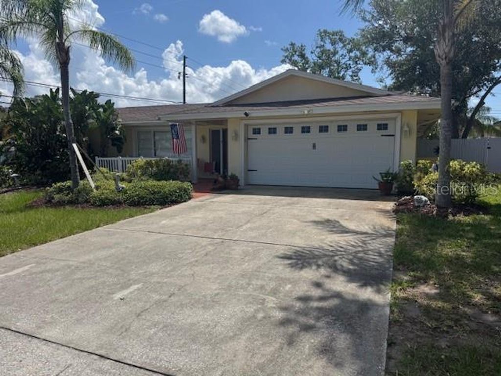 Photo of 10185 Santiago Court, Seminole, FL 33776 (MLS # TB8396735)