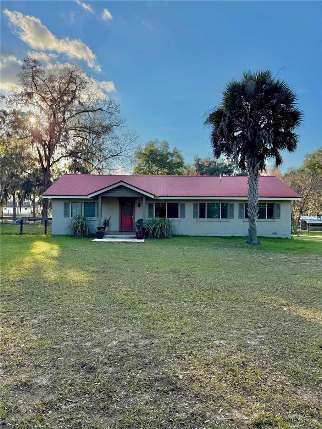 Photo of 18400 N Us Highway 441, Reddick, FL 32686 (MLS # OM716050)