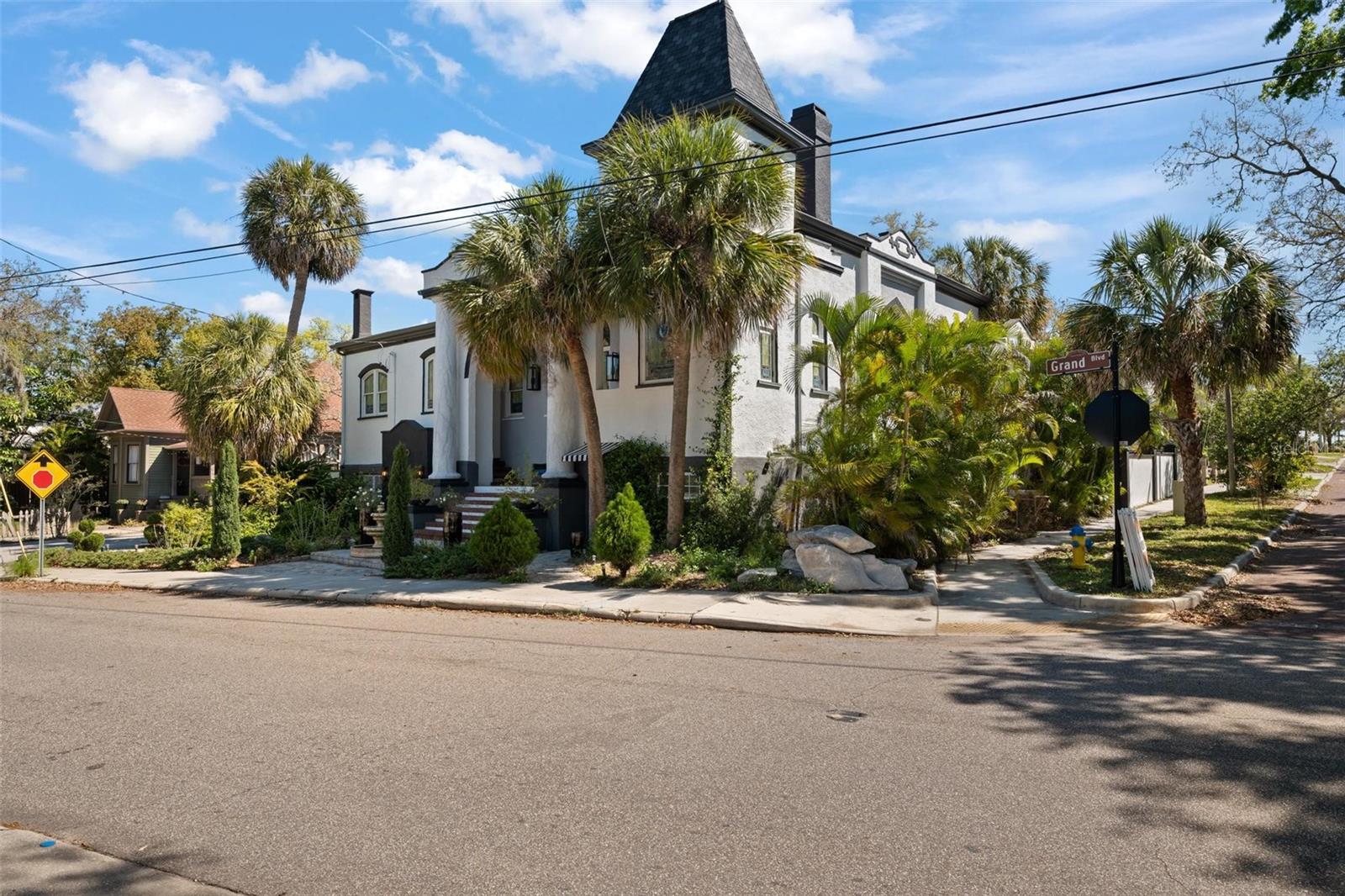 200 GRAND BOULEVARD