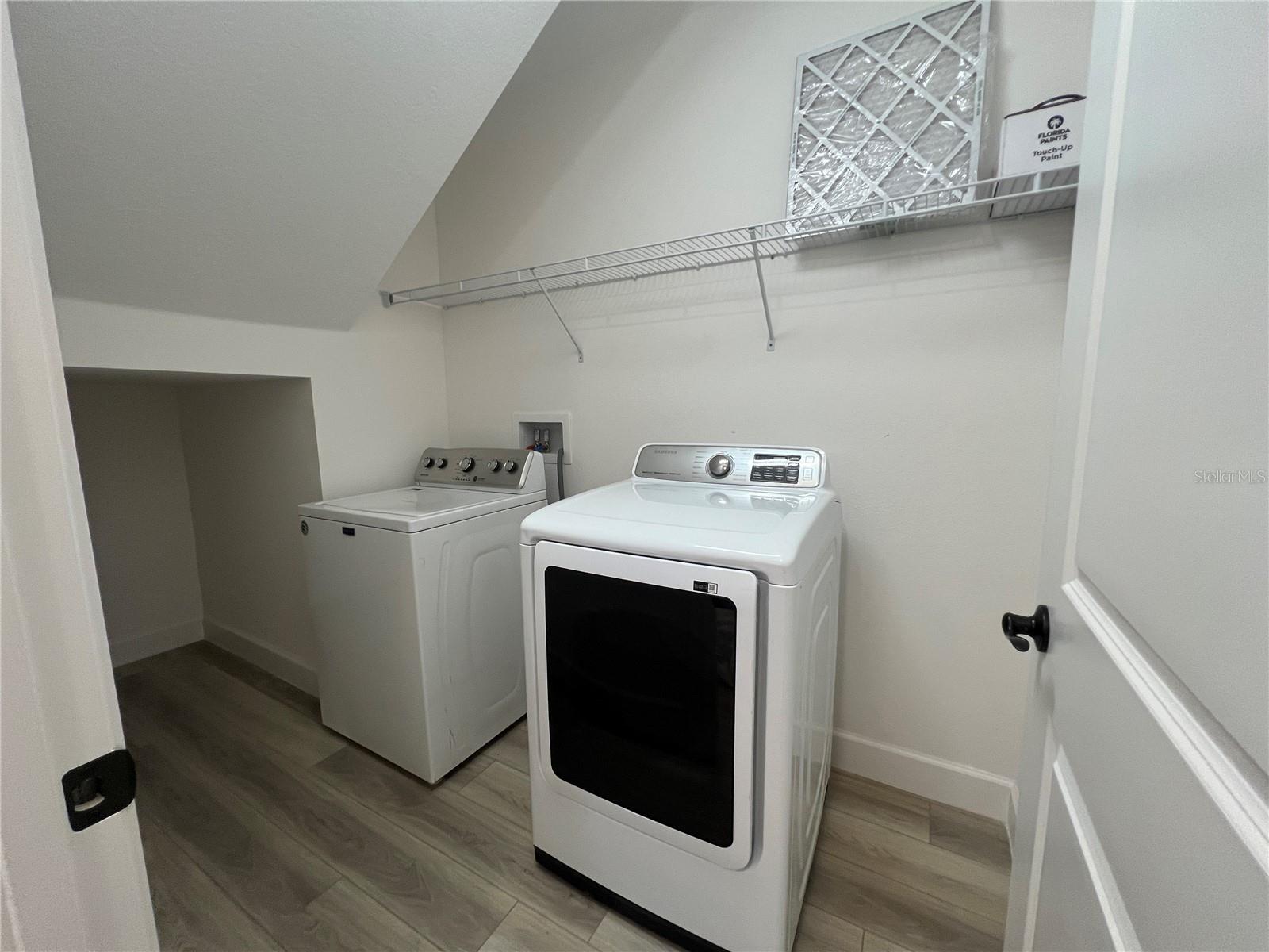 MIRABAY - Residential