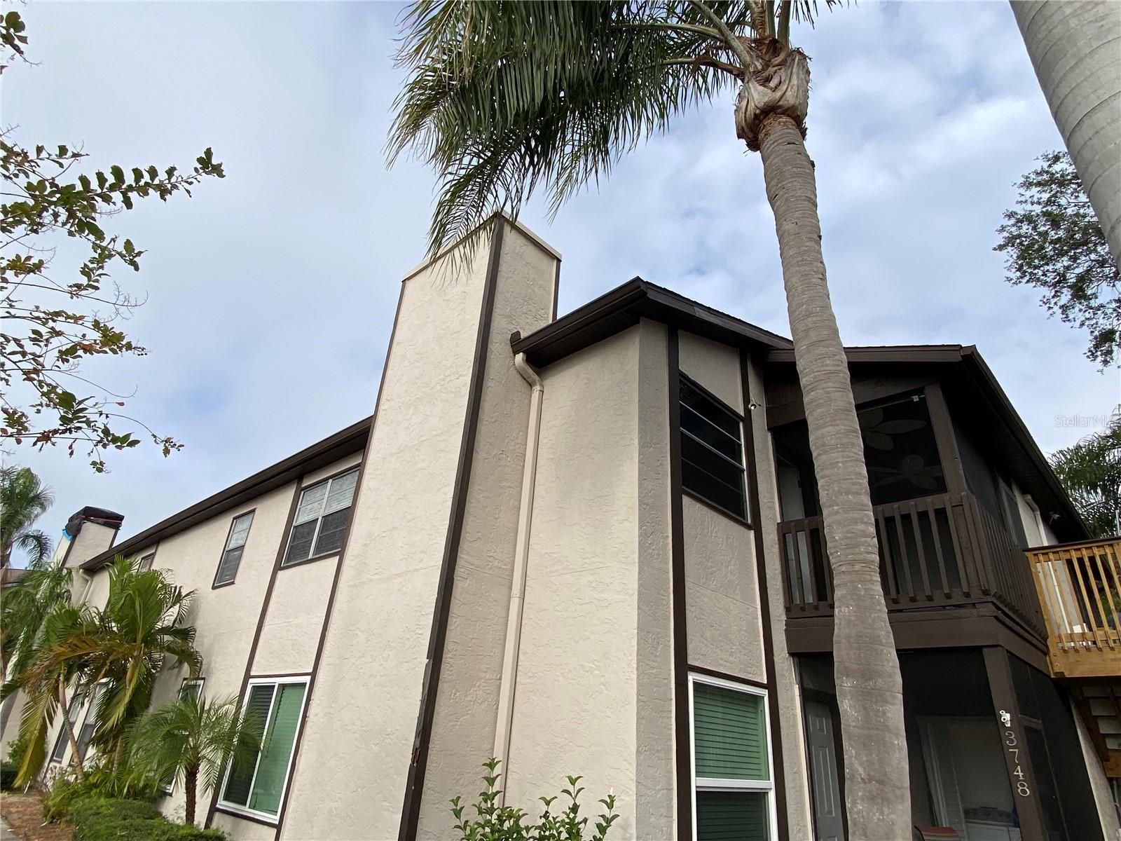 Come check out this ready to move in condo 2 bedrooms 2 bath. Nicely updated bathrooms, tile flooring throughout and updated ceiling fans. Great water view from the dinning area. Community has a tennis court, pool and much more. Condo is in walking distance from shopping plazas, schools, college and from IMG Academy. Schedule your showing today.