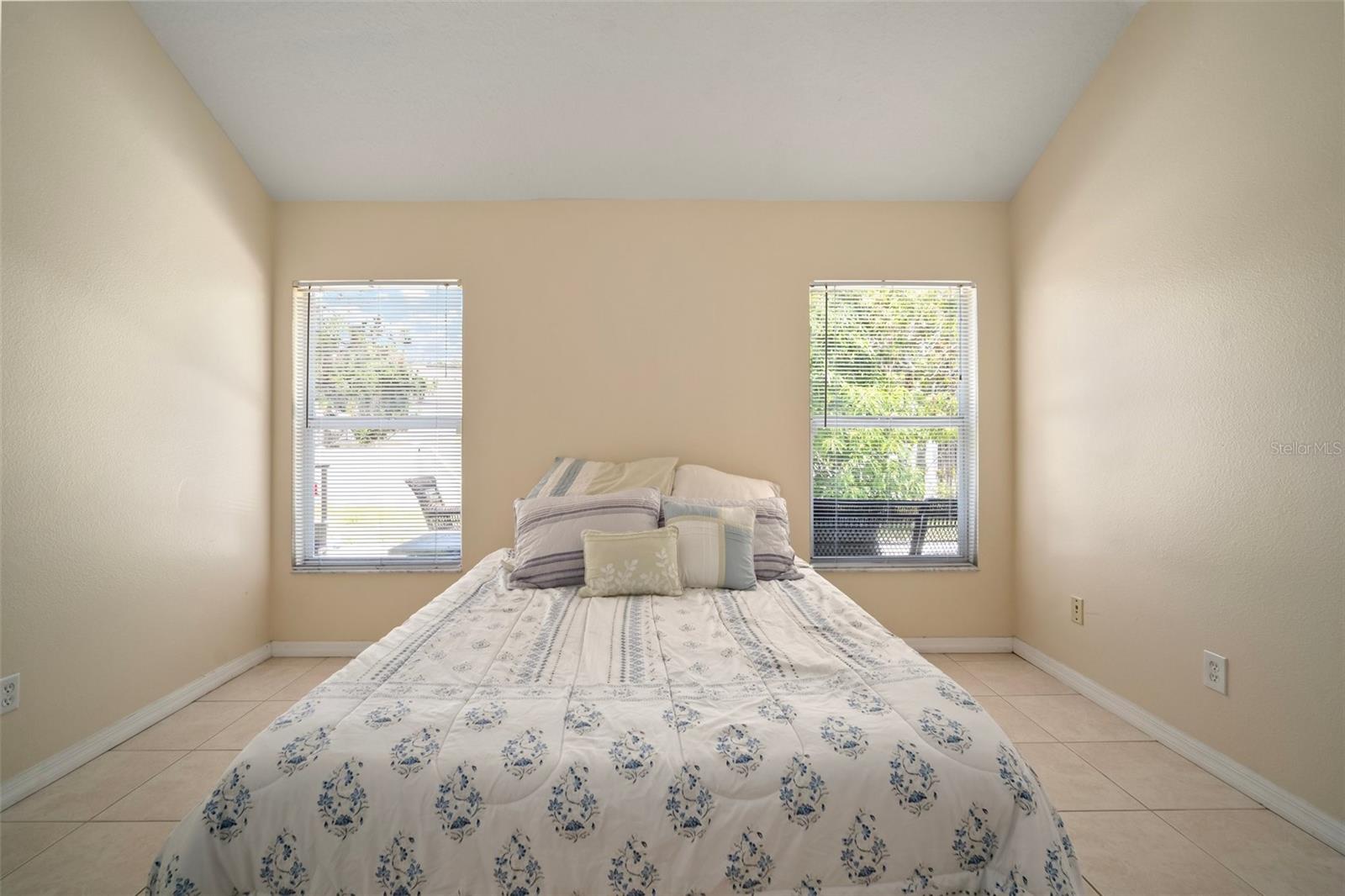 7534 OXFORD GARDEN CIRCLE