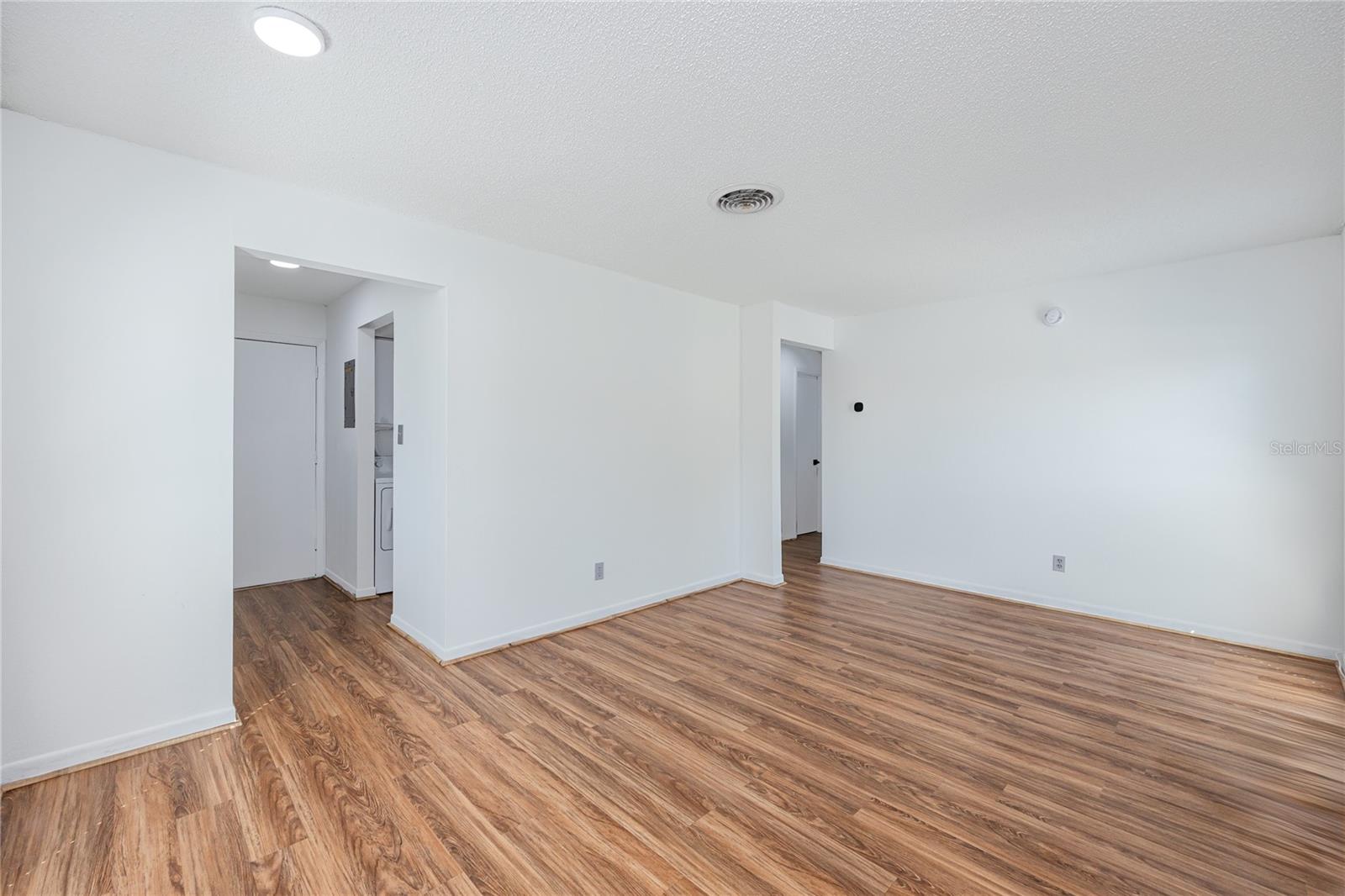 MAGNOLIA SQUARE CONDO INC - Residential Lease