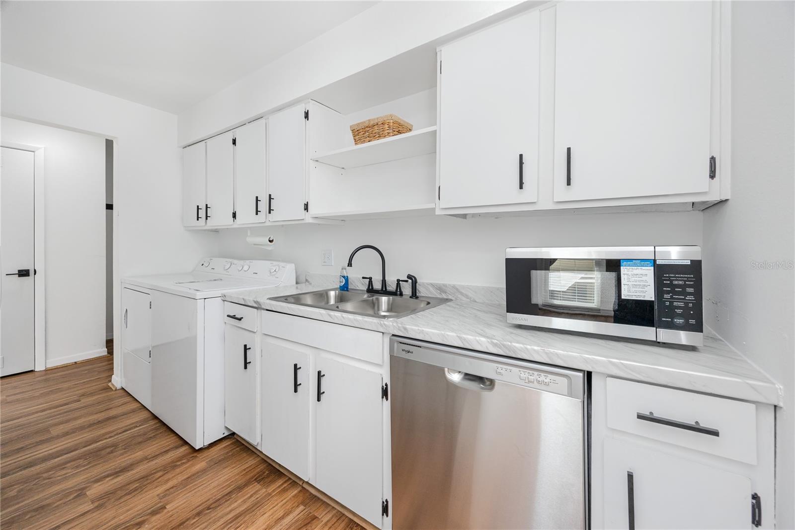 MAGNOLIA SQUARE CONDO INC - Residential Lease