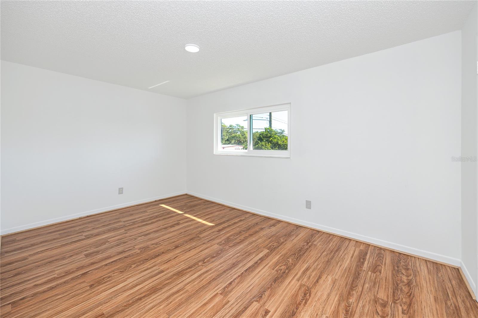 MAGNOLIA SQUARE CONDO INC - Residential Lease