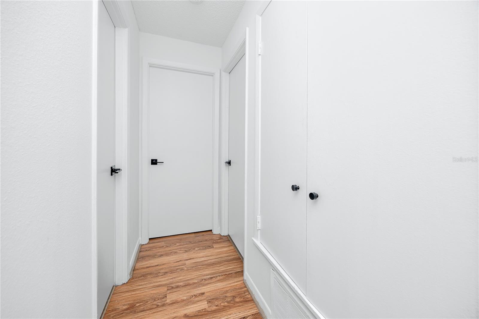 MAGNOLIA SQUARE CONDO INC - Residential Lease